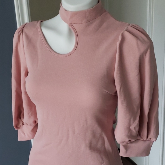 Cutout Detail Puff Sleeve Solid Pink Top - Picture 5 of 8